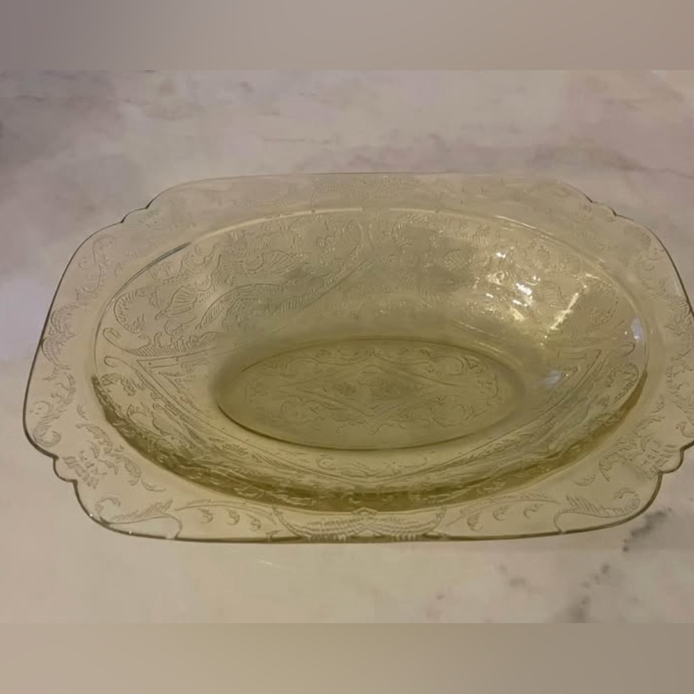 Vintage yellow depression glass bowl